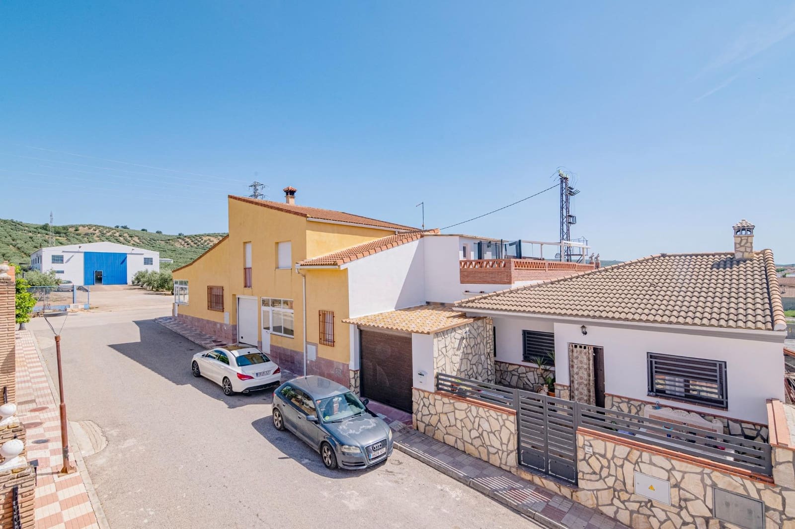 5 bedroom Villa for sale in Tocon with pool garage - € 210,000 (Ref: 9808112)