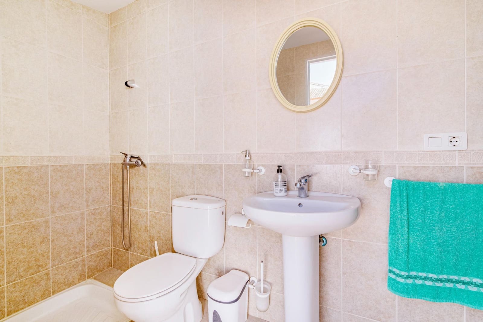 5 bedroom Villa for sale in Tocon with pool garage - € 210,000 (Ref: 9808112)