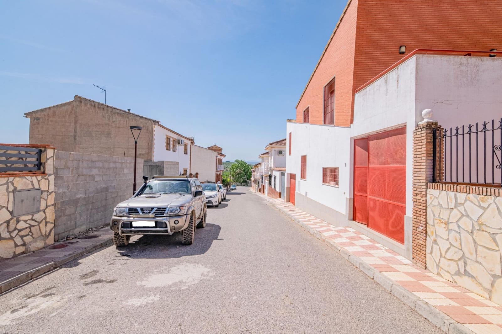 5 bedroom Villa for sale in Tocon with pool garage - € 210,000 (Ref: 9808112)