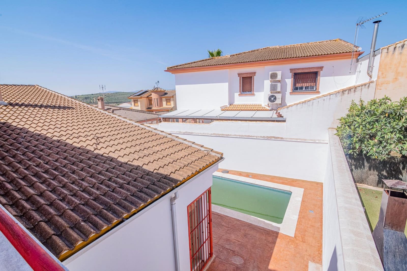 5 bedroom Villa for sale in Tocon with pool garage - € 210,000 (Ref: 9808112)