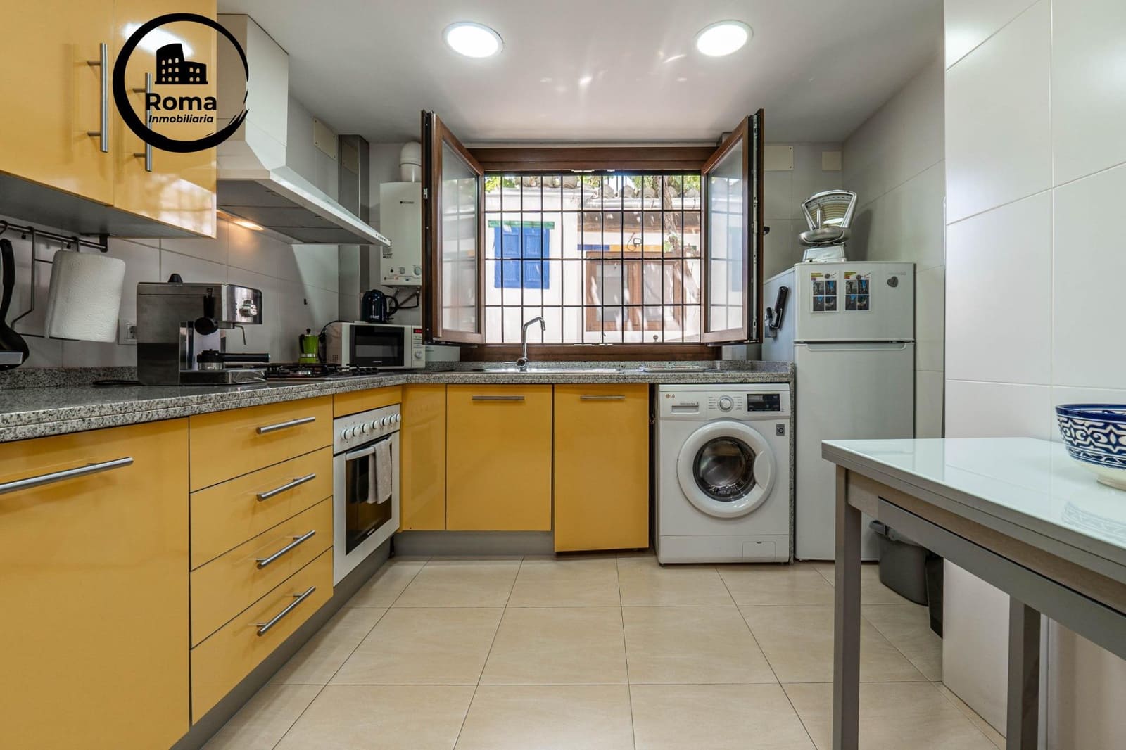 Casa de 4 habitaciones en Granada ciudad en venta - 670.000 € (Ref: 9808114)