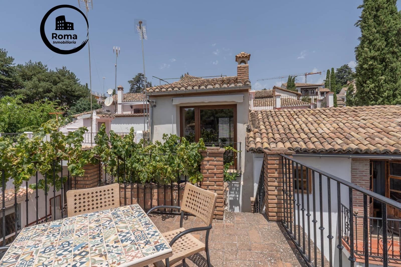 Casa de 4 habitaciones en Granada ciudad en venta - 670.000 € (Ref: 9808114)