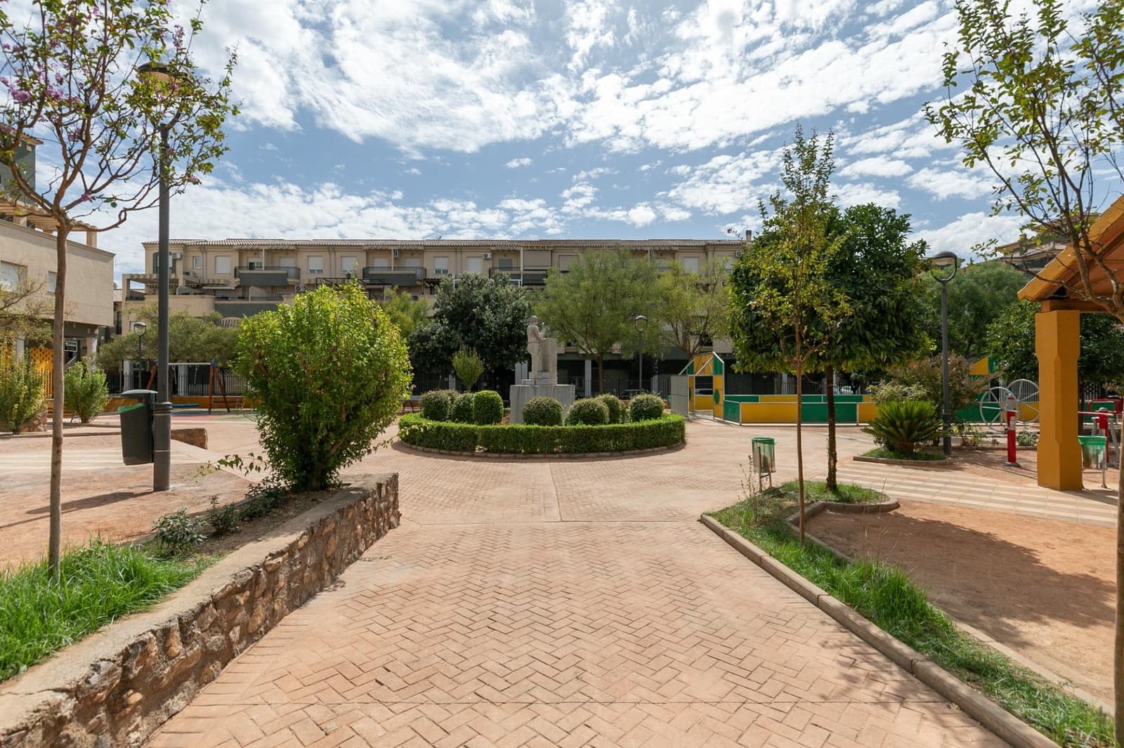 Commercial for sale in Atarfe - € 100,000 (Ref: 9815970)