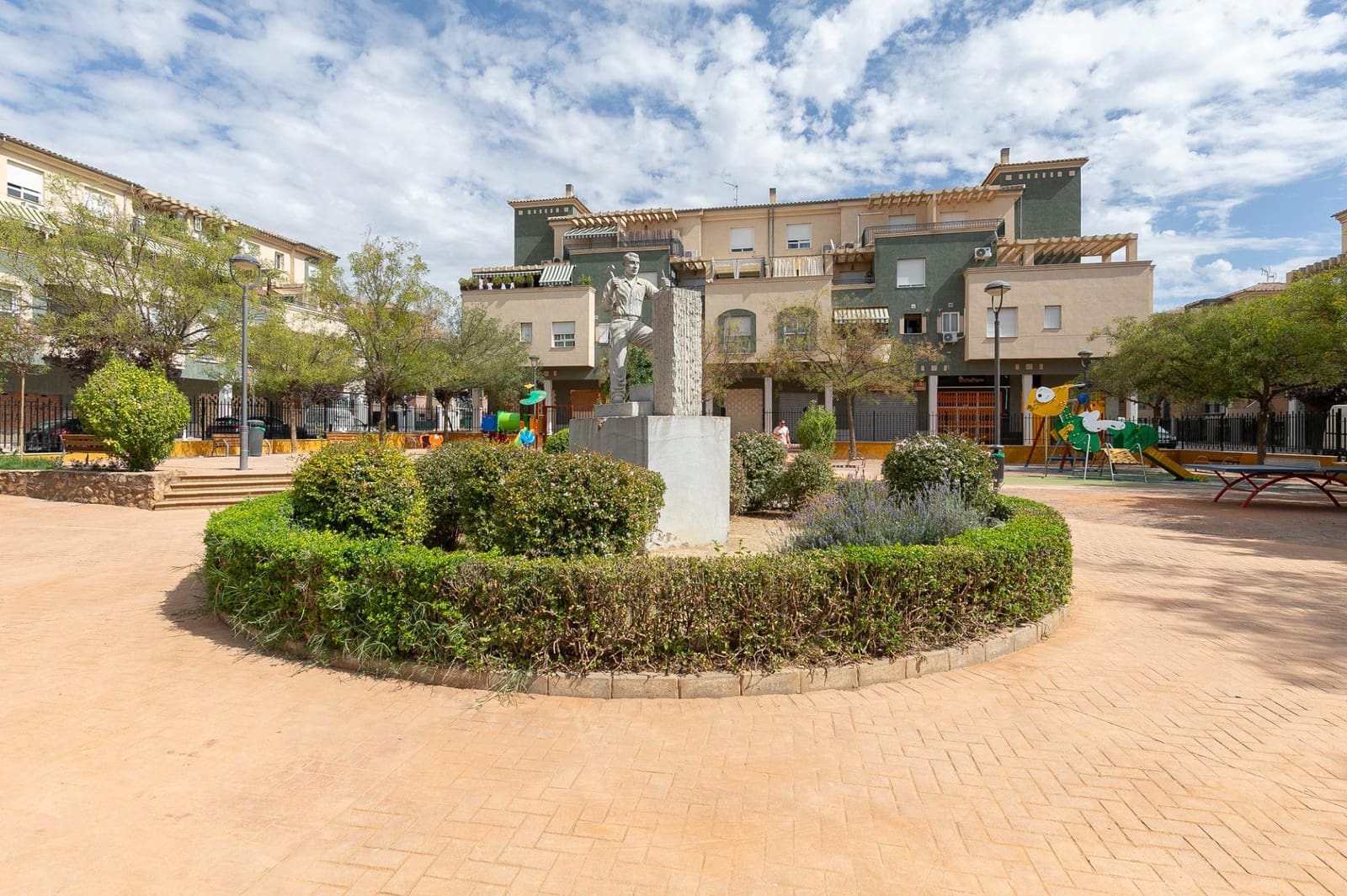 Commercial for sale in Atarfe - € 100,000 (Ref: 9815970)