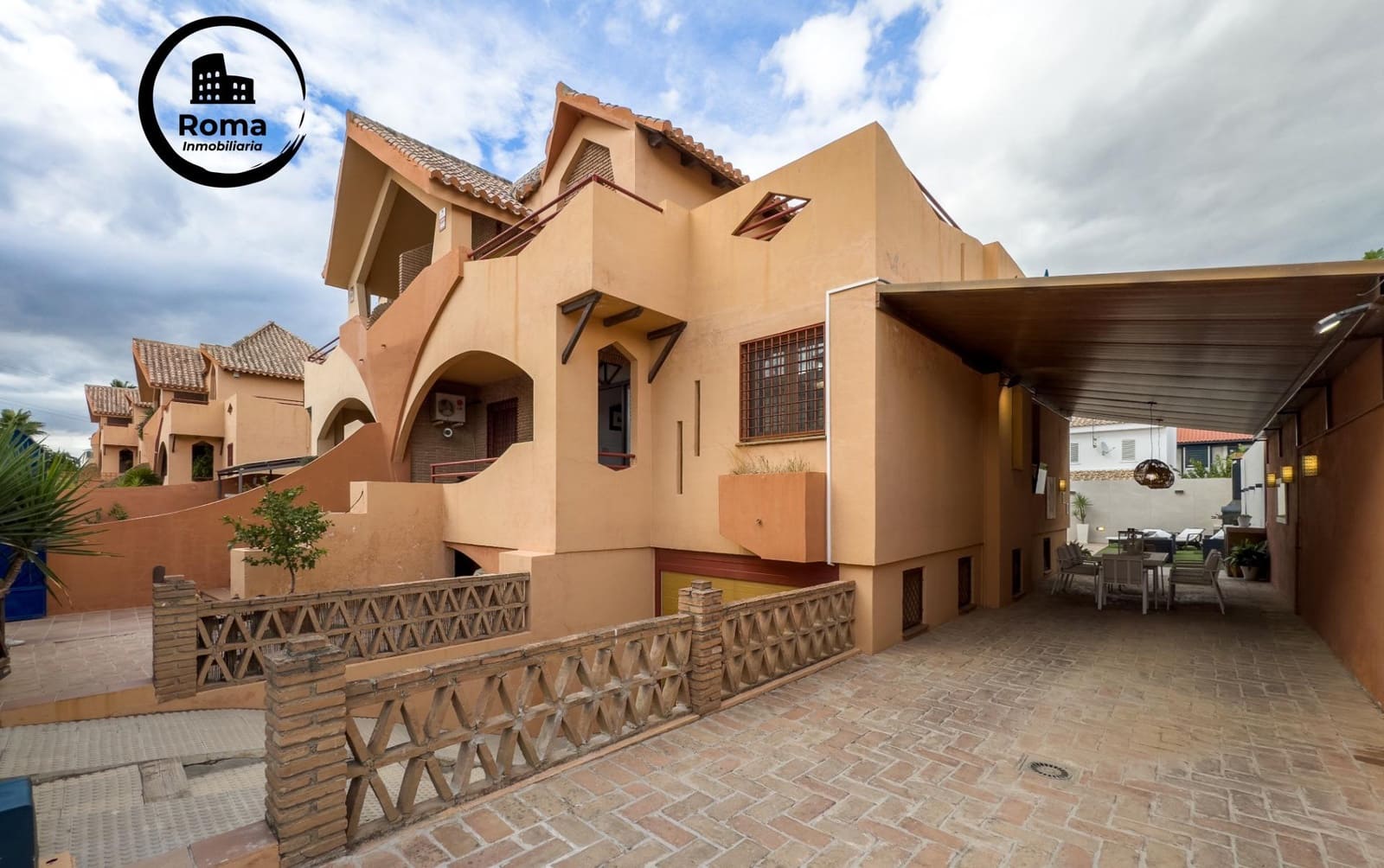 4 sypialnia Dom blizniak na sprzedaż w Las Gabias z basenem garażem - 384 900 € (Ref: 9815984)