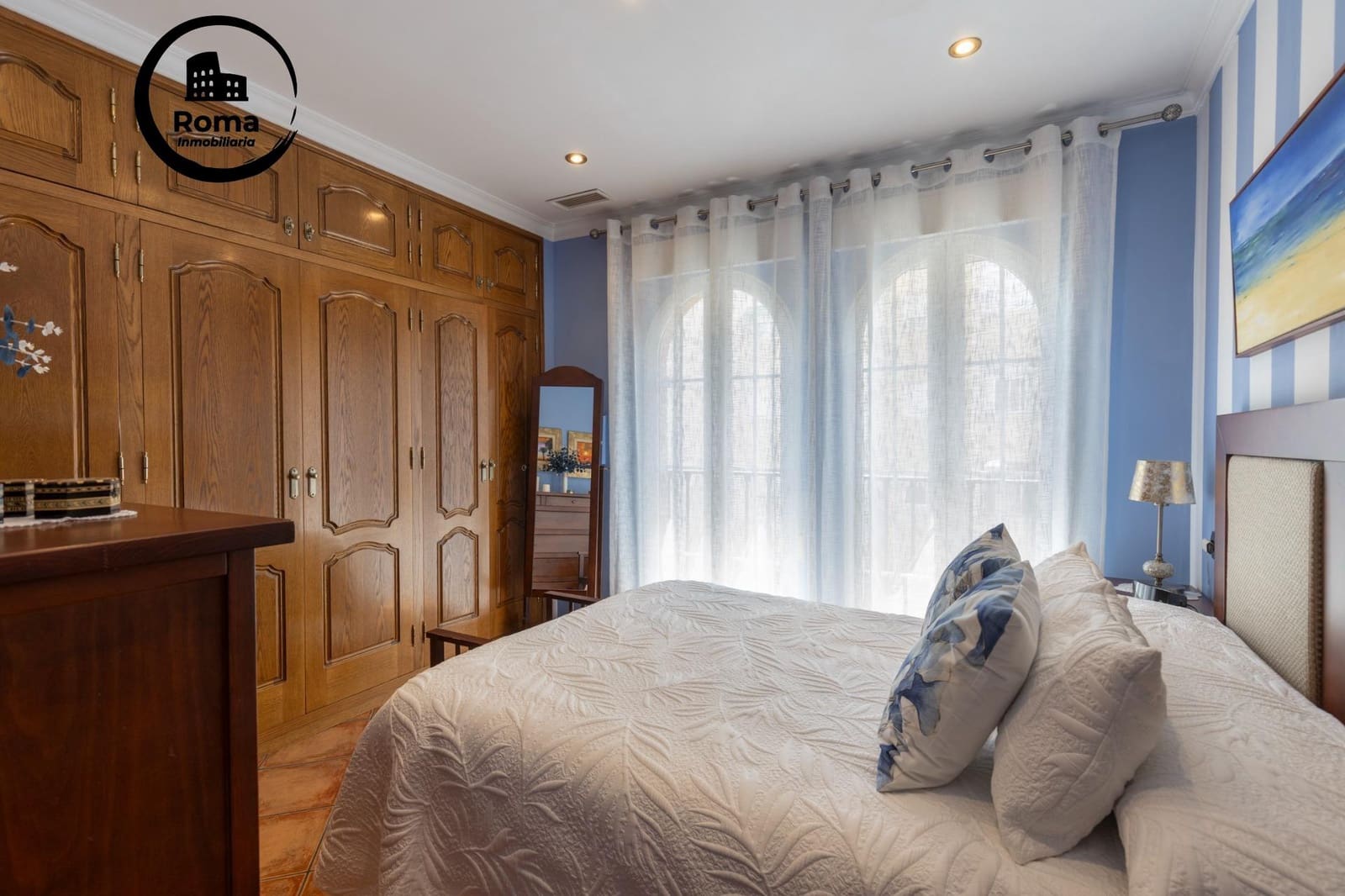 5 bedroom Townhouse for sale in Granada city with garage - € 360,000 (Ref: 9815994)