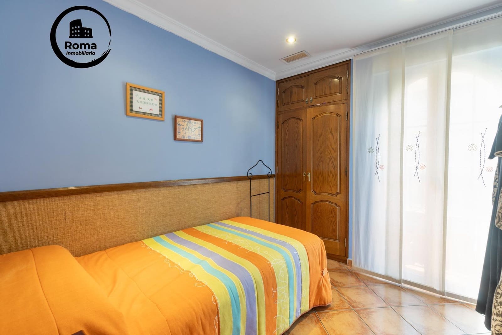 5 bedroom Townhouse for sale in Granada city with garage - € 360,000 (Ref: 9815994)