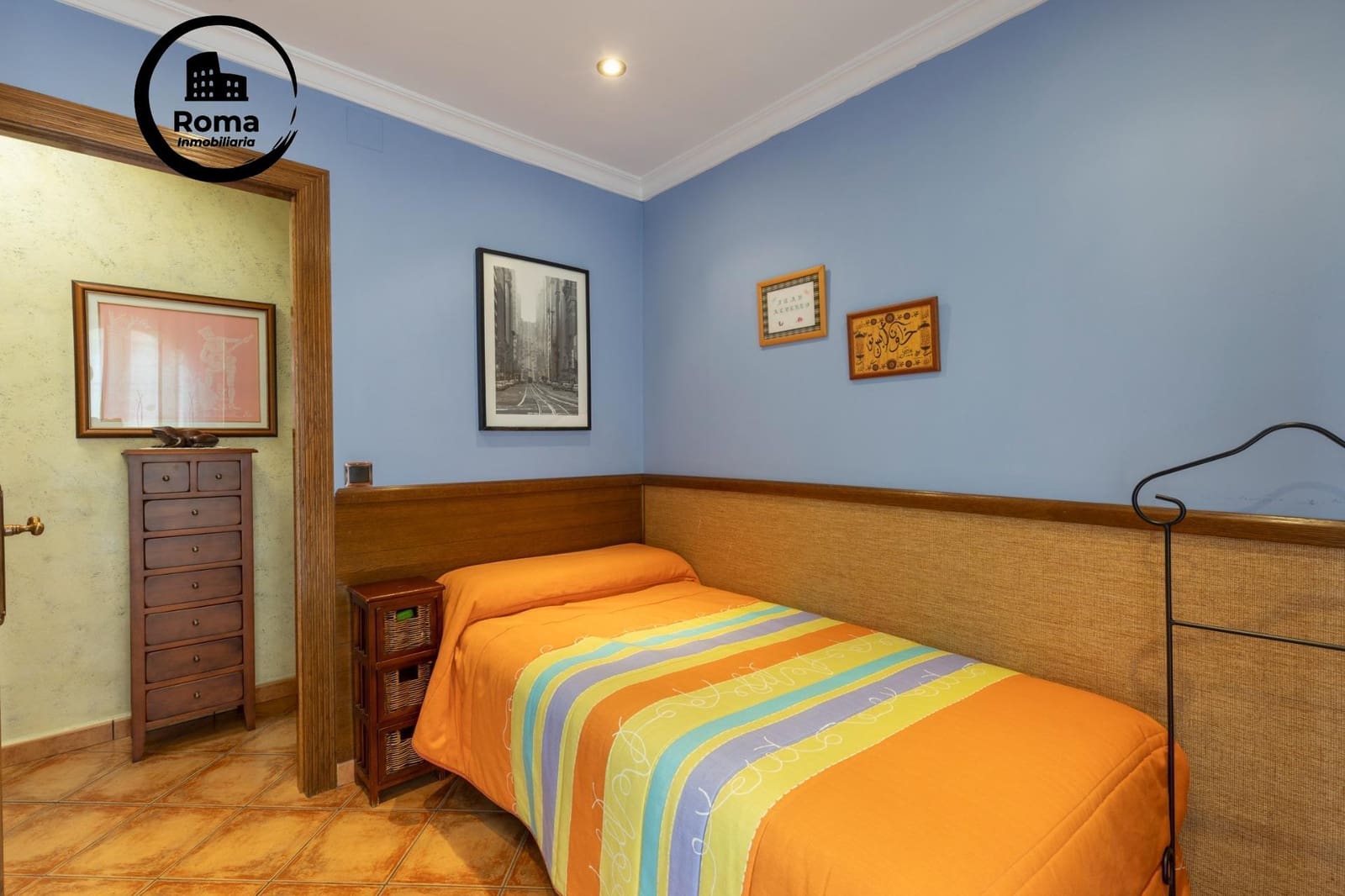 5 bedroom Townhouse for sale in Granada city with garage - € 360,000 (Ref: 9815994)