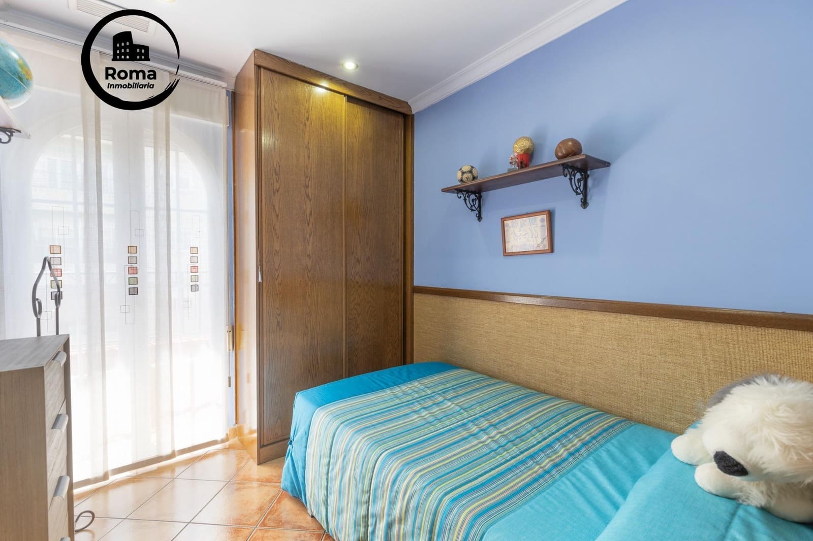 5 bedroom Townhouse for sale in Granada city with garage - € 360,000 (Ref: 9815994)