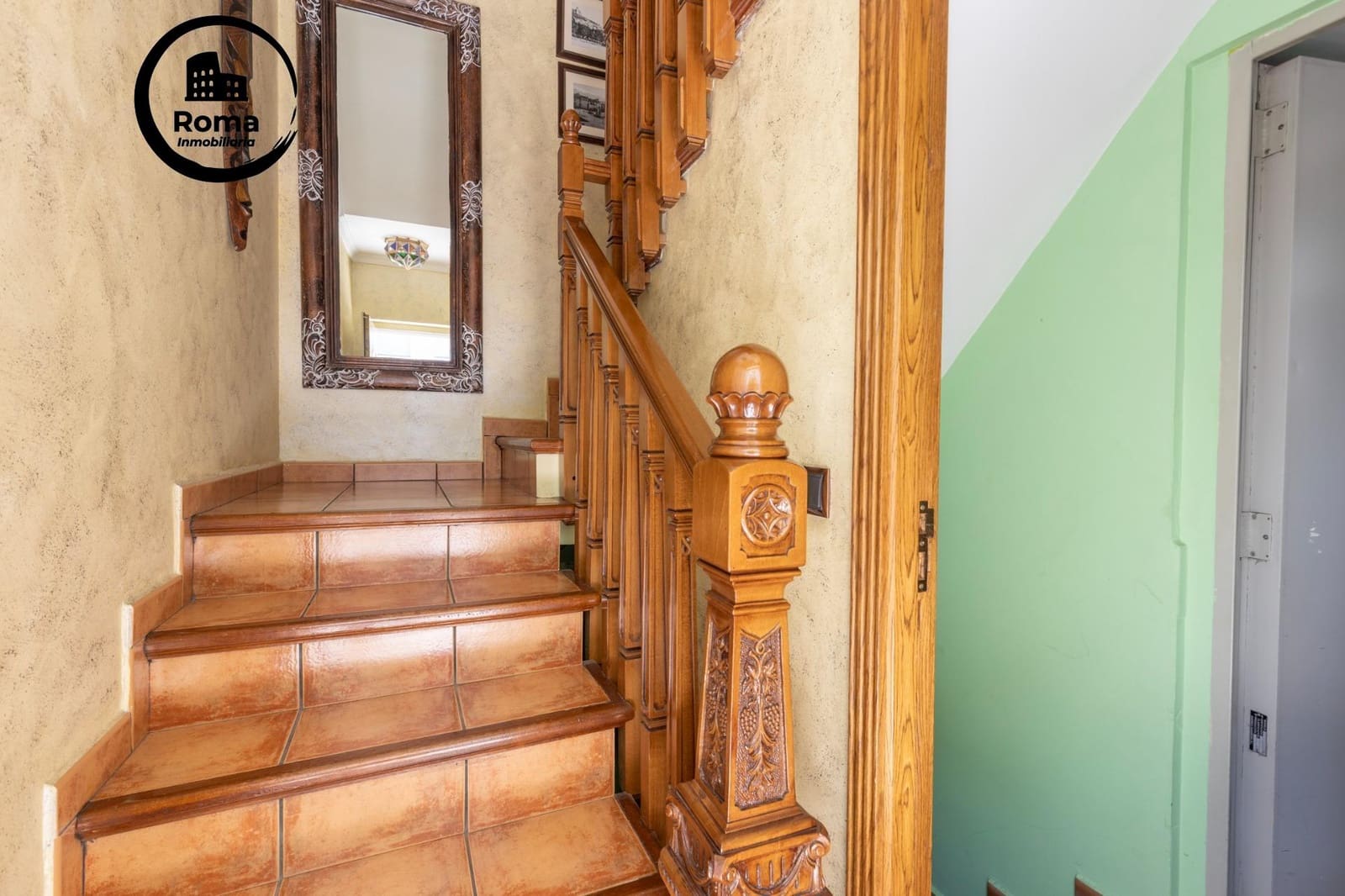 5 bedroom Townhouse for sale in Granada city with garage - € 360,000 (Ref: 9815994)