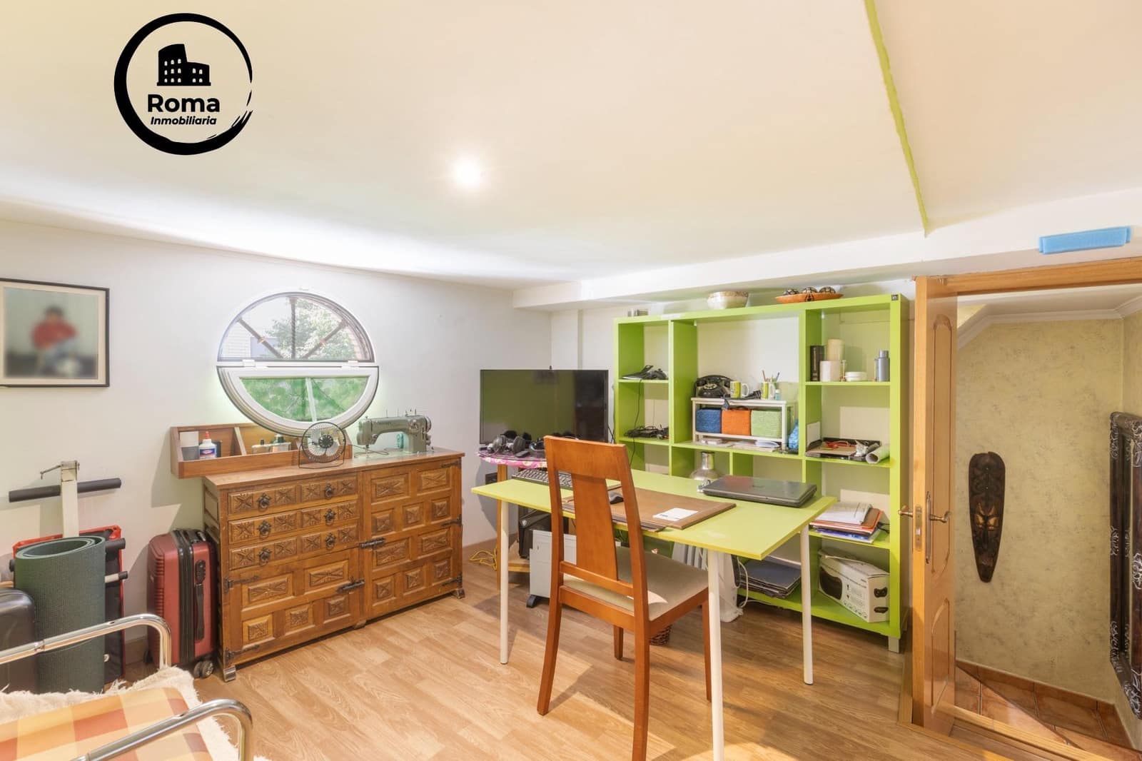 5 bedroom Townhouse for sale in Granada city with garage - € 360,000 (Ref: 9815994)