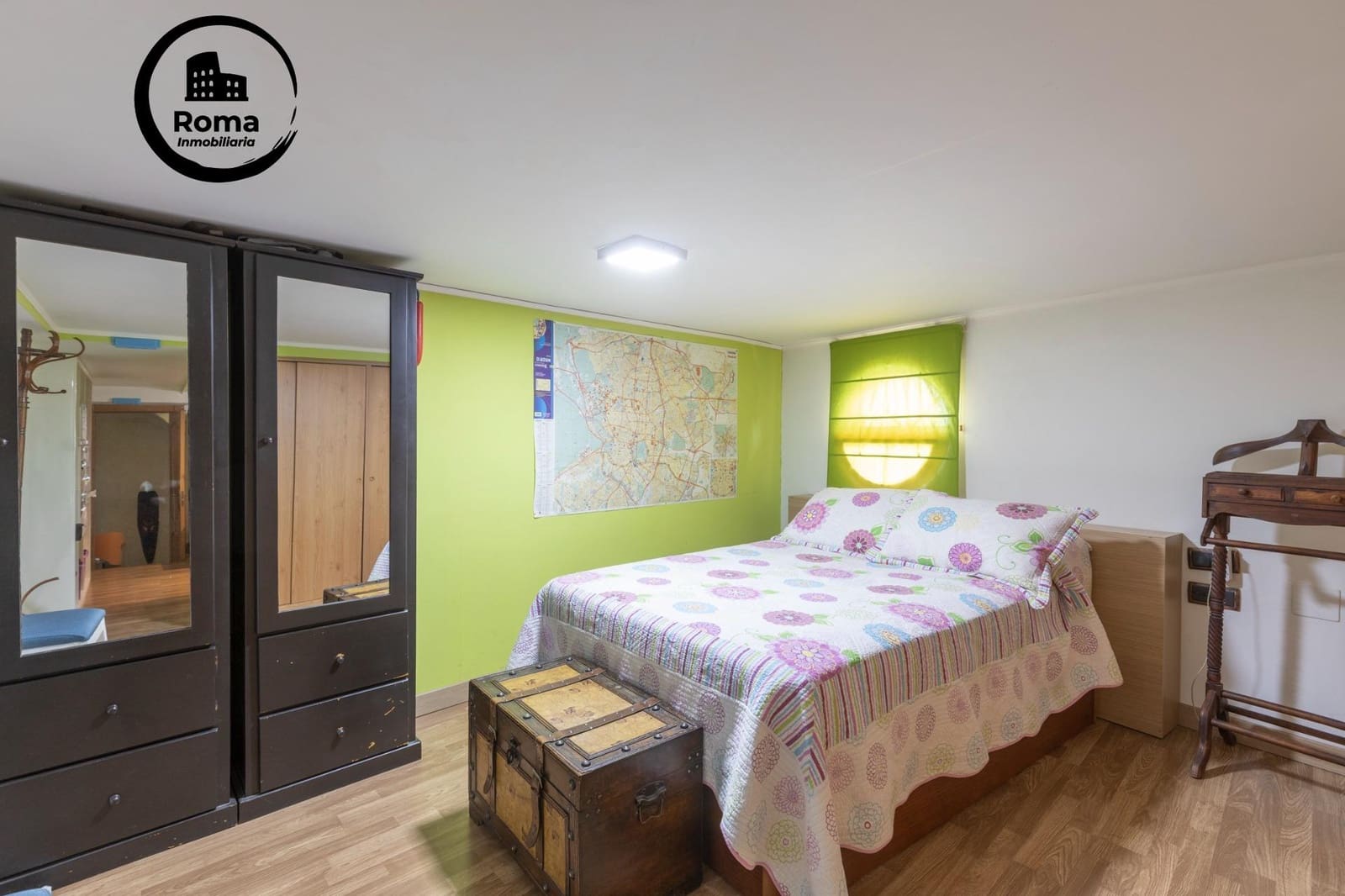 5 bedroom Townhouse for sale in Granada city with garage - € 360,000 (Ref: 9815994)
