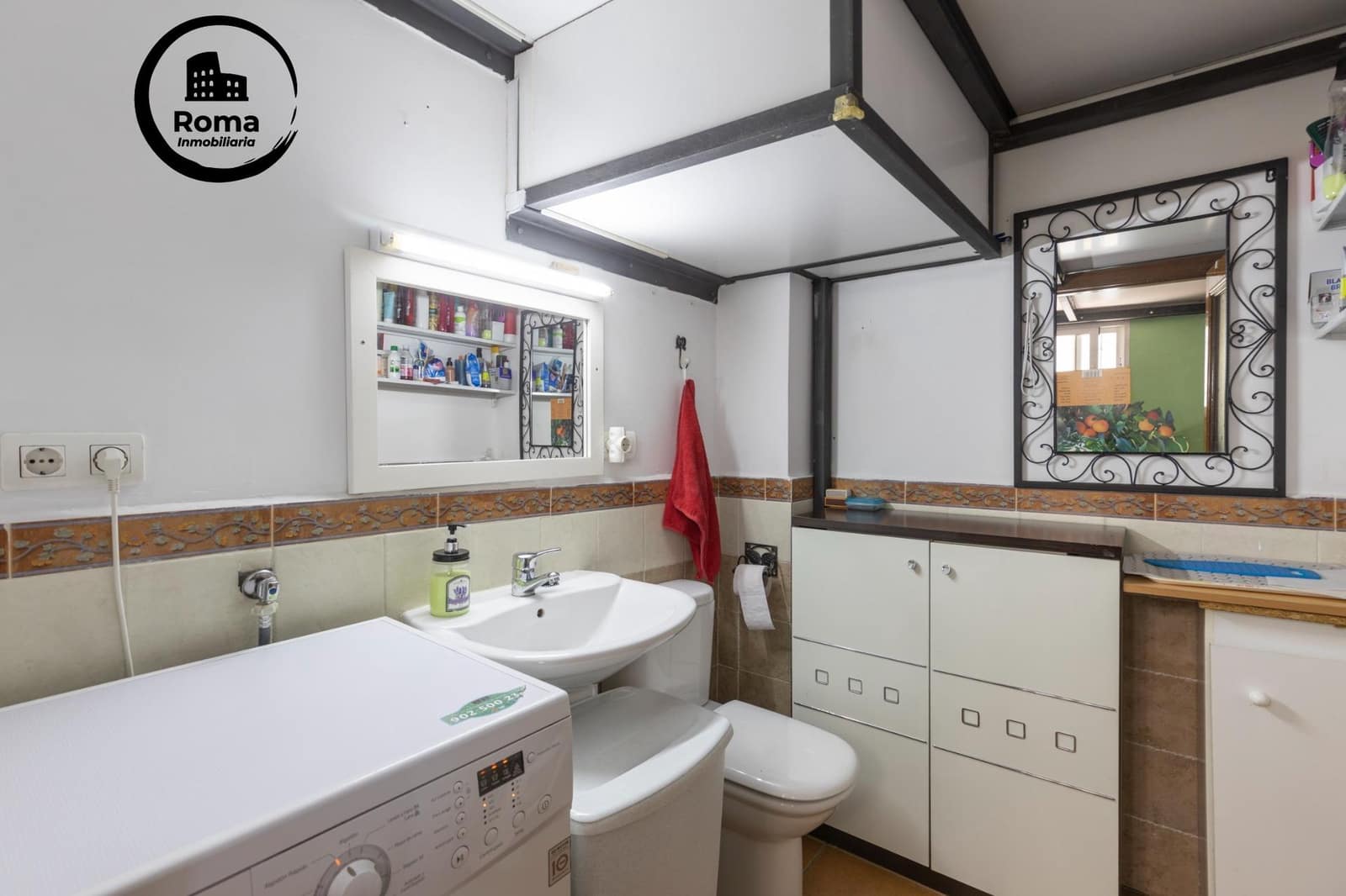 5 bedroom Townhouse for sale in Granada city with garage - € 360,000 (Ref: 9815994)