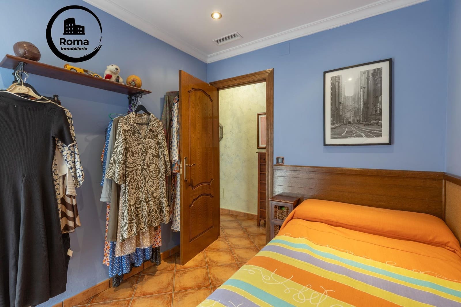 5 bedroom Townhouse for sale in Granada city with garage - € 360,000 (Ref: 9815994)