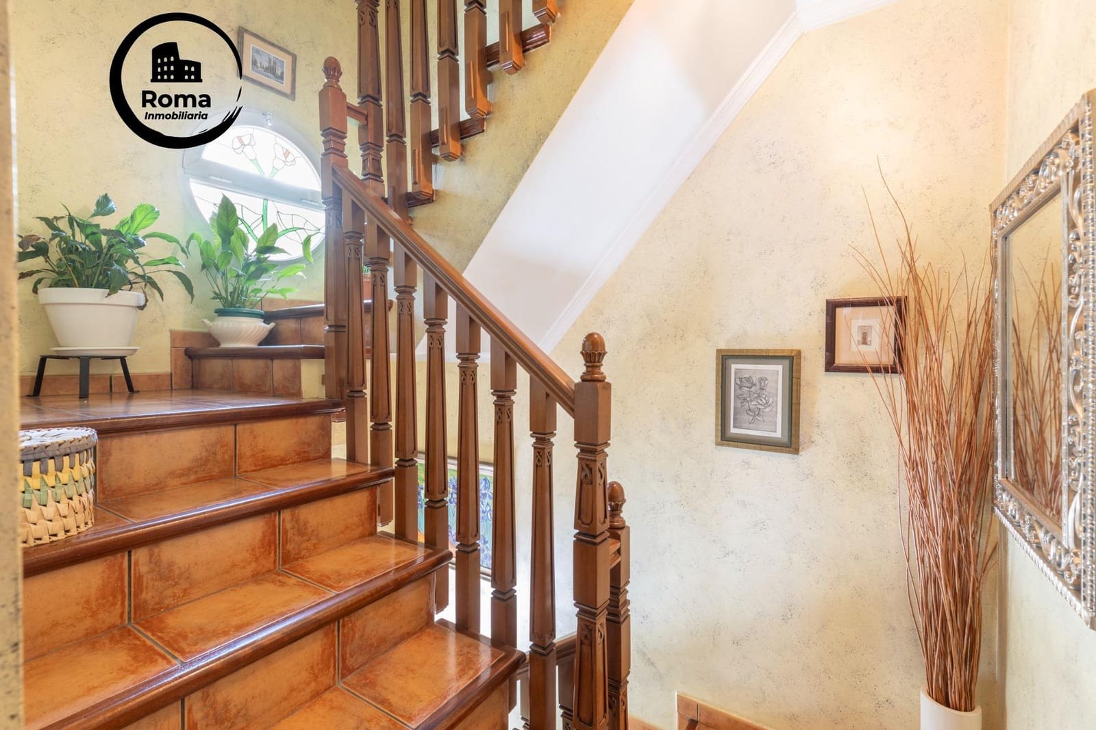 5 bedroom Townhouse for sale in Granada city with garage - € 360,000 (Ref: 9815994)