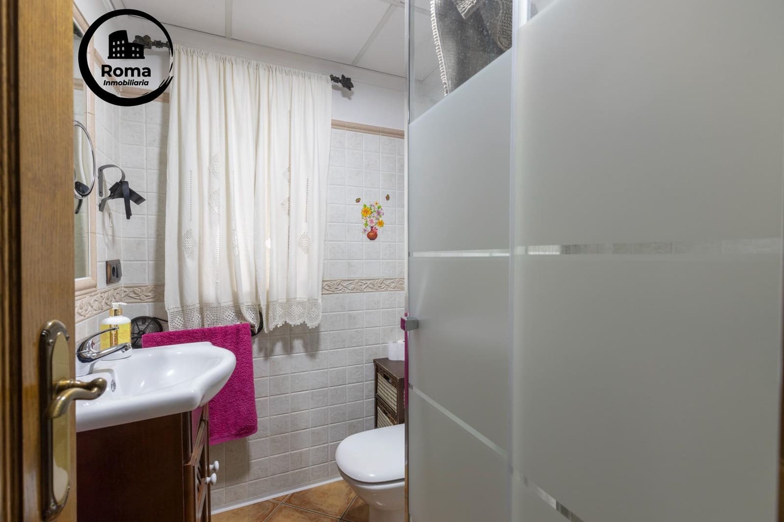 5 bedroom Townhouse for sale in Granada city with garage - € 360,000 (Ref: 9815994)