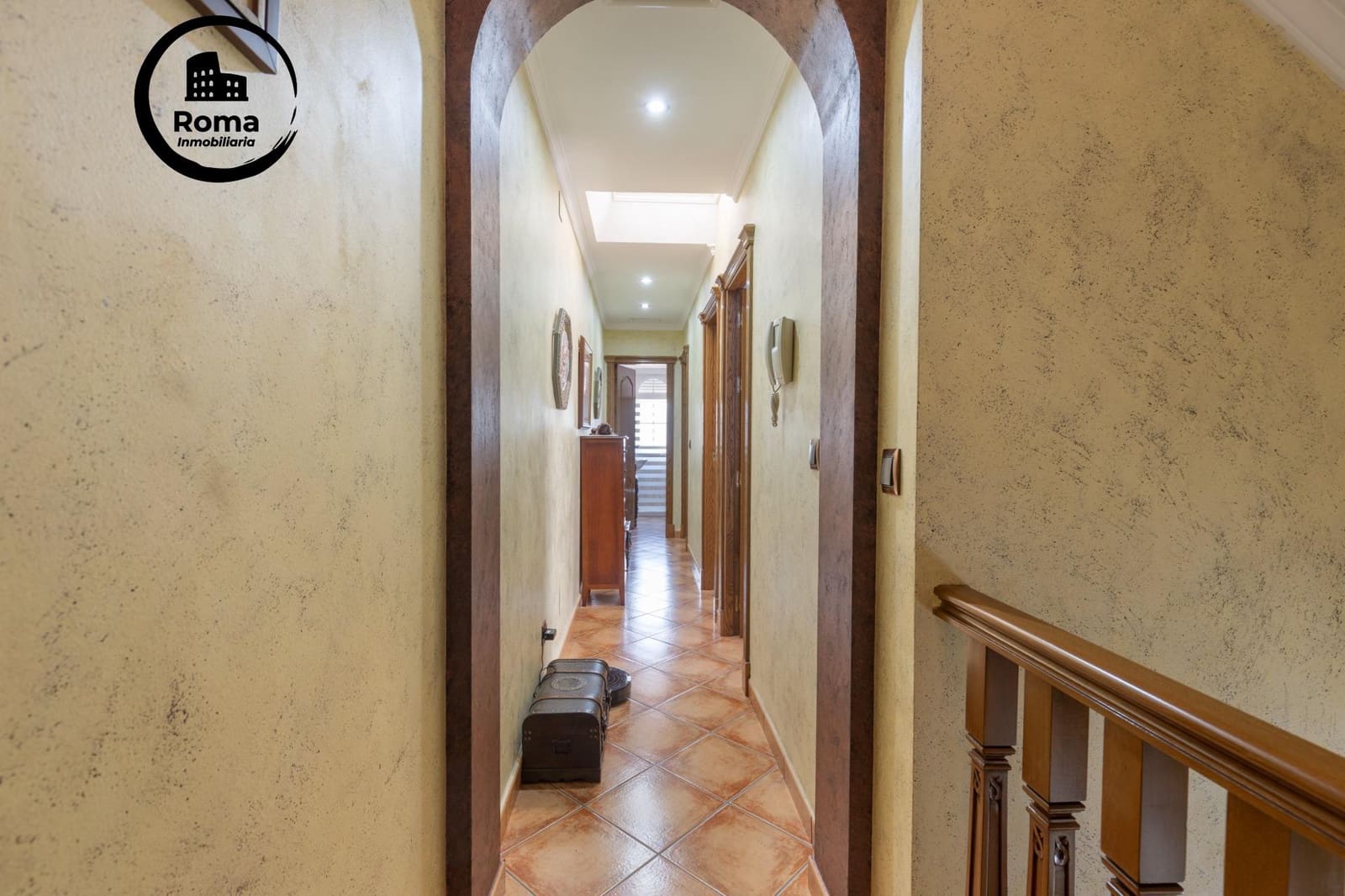 5 bedroom Townhouse for sale in Granada city with garage - € 360,000 (Ref: 9815994)