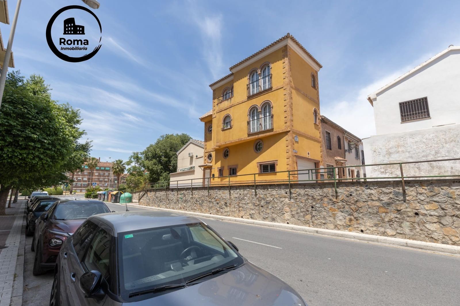 5 bedroom Townhouse for sale in Granada city with garage - € 360,000 (Ref: 9815994)
