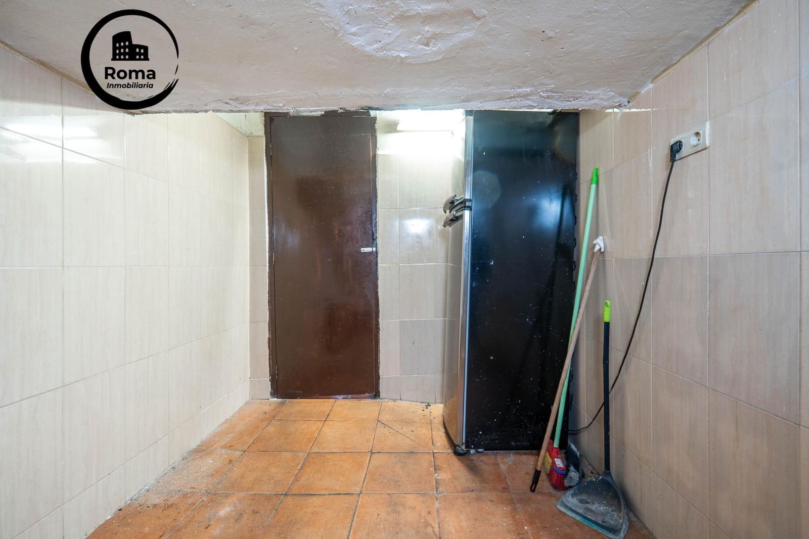 Kommersiell till salu i Granada stad - 135 000 € (Ref: 9818374)