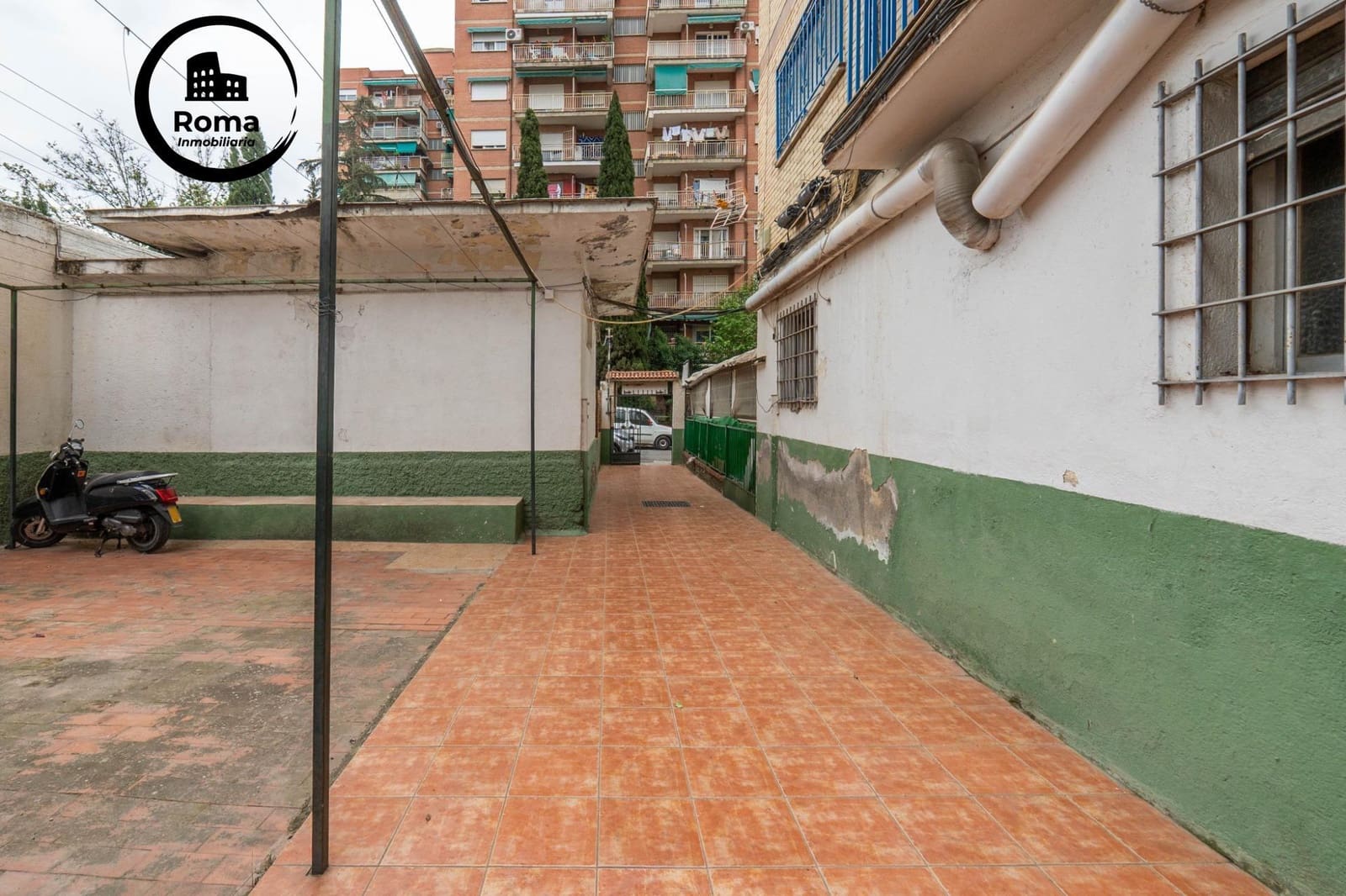 Kommersiell till salu i Granada stad - 135 000 € (Ref: 9818374)