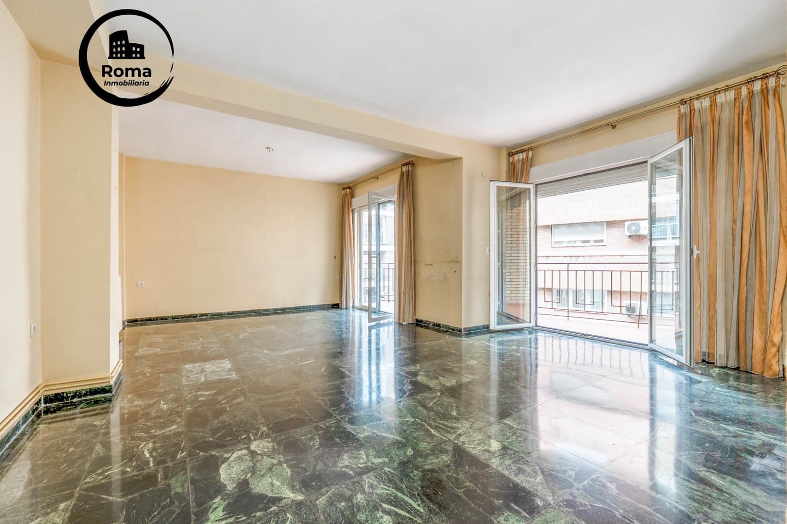4 soveværelse Lejlighed til salg i Granada by med garage - € 575.000 (Ref: 9818375)