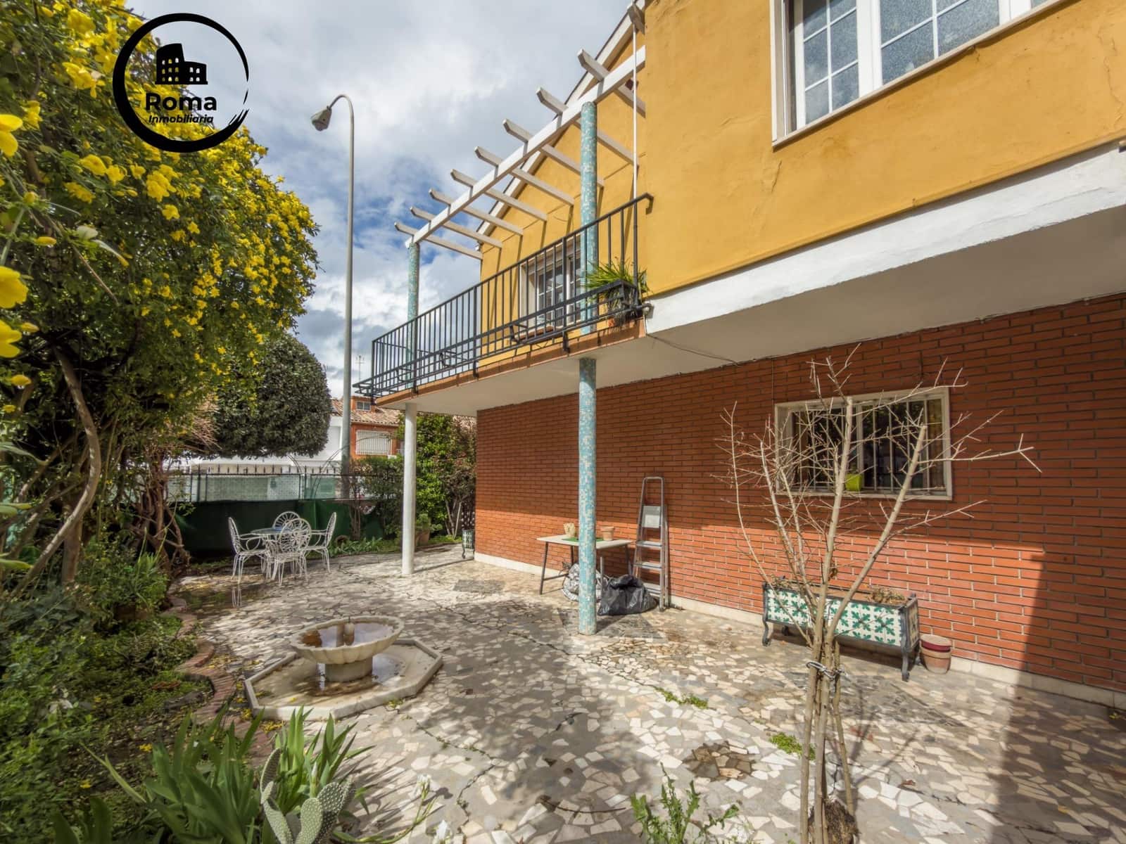 6 Zimmer Doppelhaus zu verkaufen in Granada Stadt mit Garage - 595.000 € (Ref: 9818376)