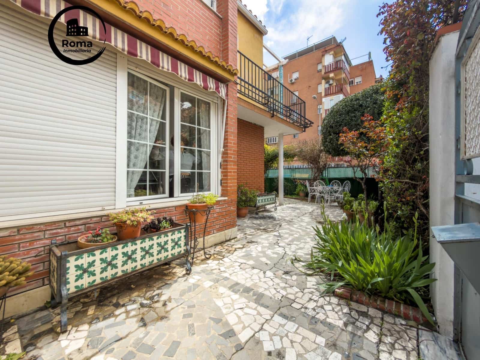 6 Zimmer Doppelhaus zu verkaufen in Granada Stadt mit Garage - 595.000 € (Ref: 9818376)
