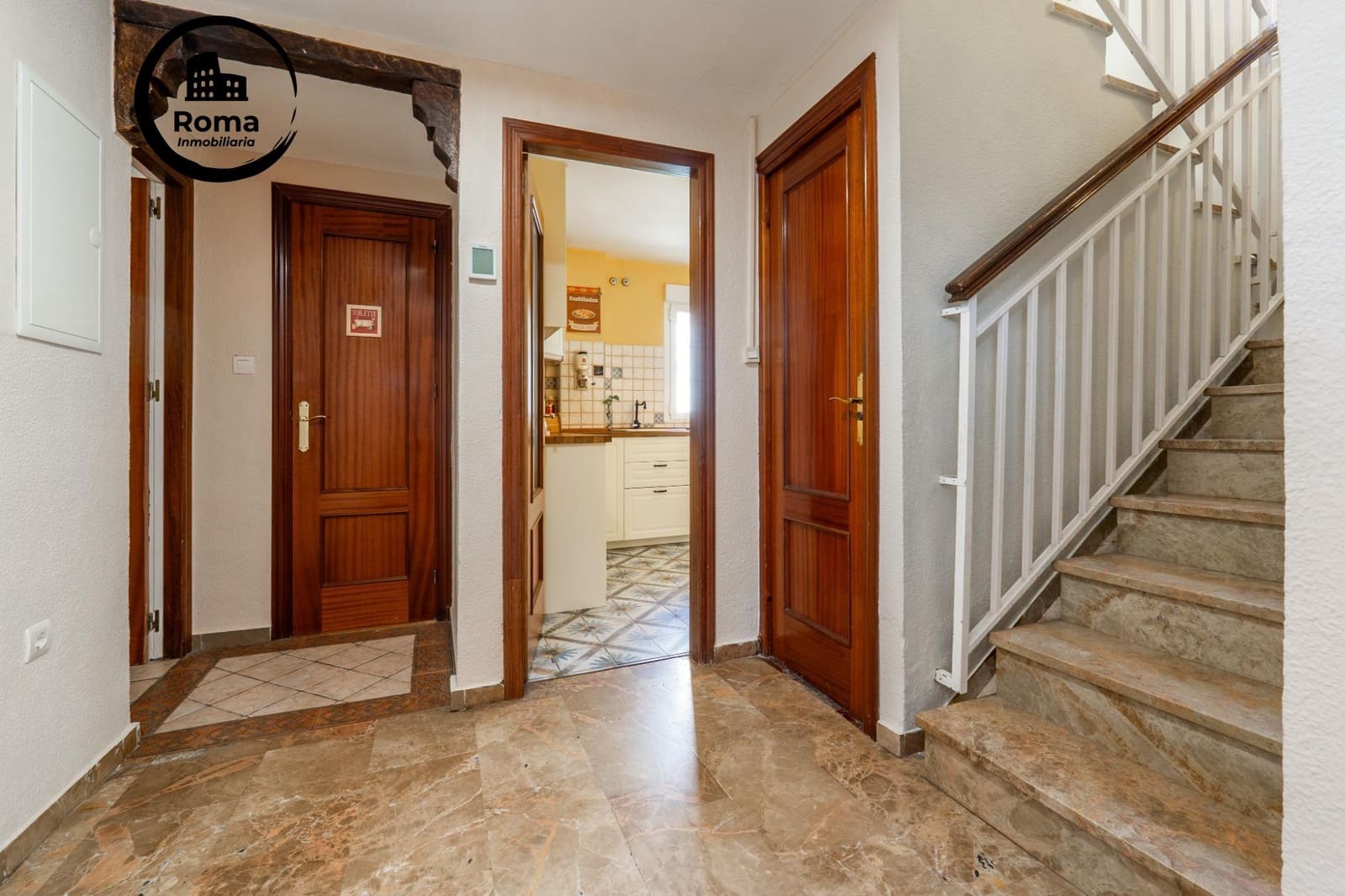 5 bedroom Villa for sale in Gojar with pool garage - € 349,000 (Ref: 9825397)