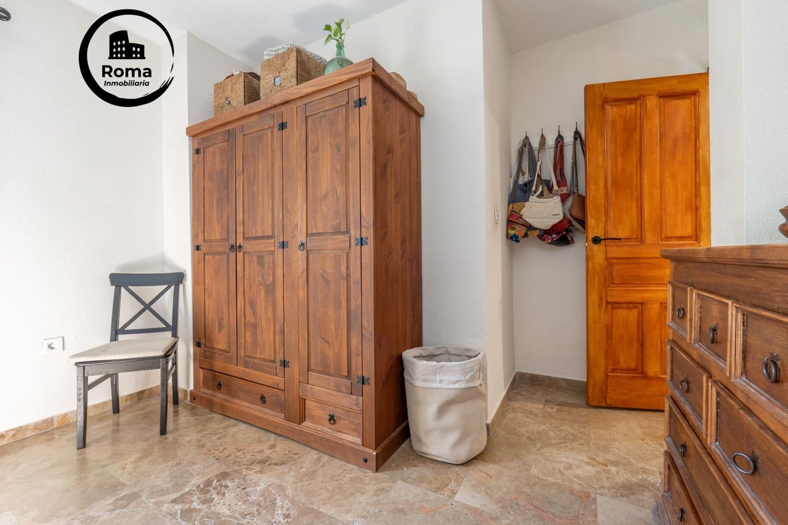 5 bedroom Villa for sale in Gojar with pool garage - € 349,000 (Ref: 9825397)