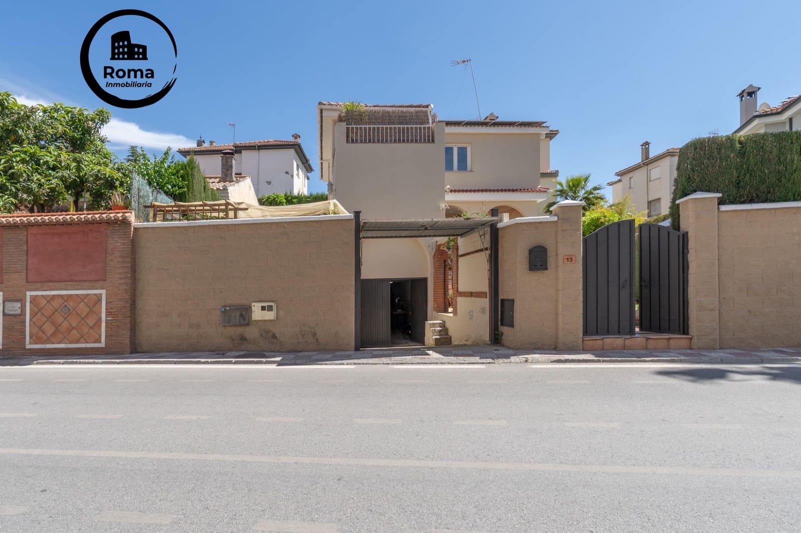 5 bedroom Villa for sale in Gojar with pool garage - € 349,000 (Ref: 9825397)