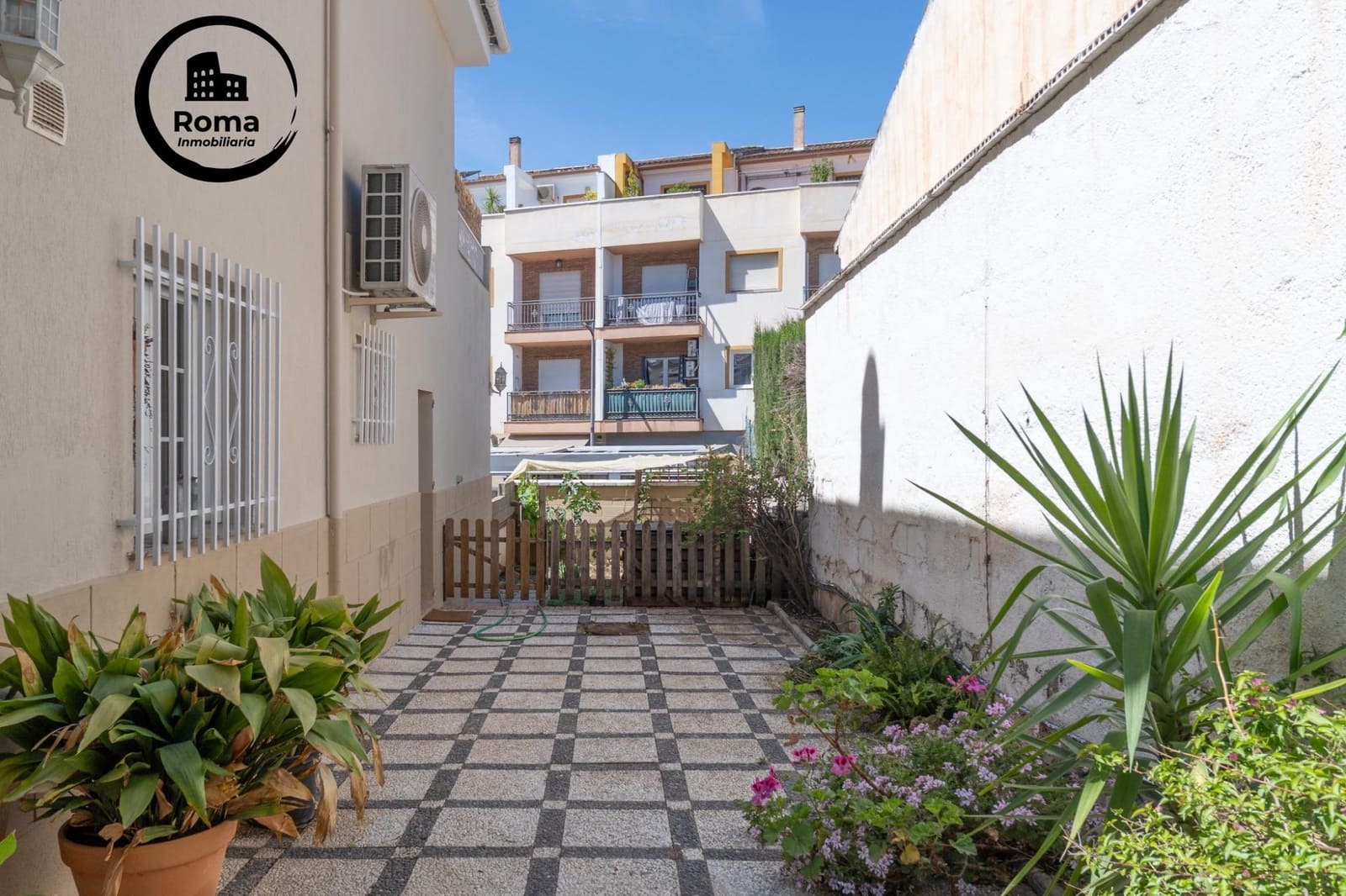 5 bedroom Villa for sale in Gojar with pool garage - € 349,000 (Ref: 9825397)