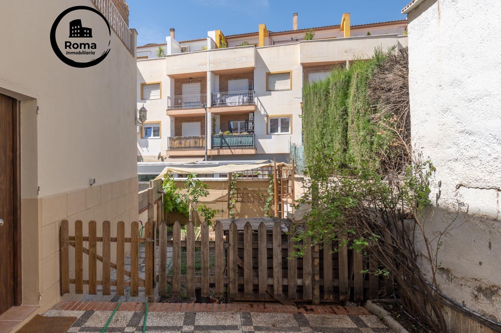 5 bedroom Villa for sale in Gojar with pool garage - € 349,000 (Ref: 9825397)