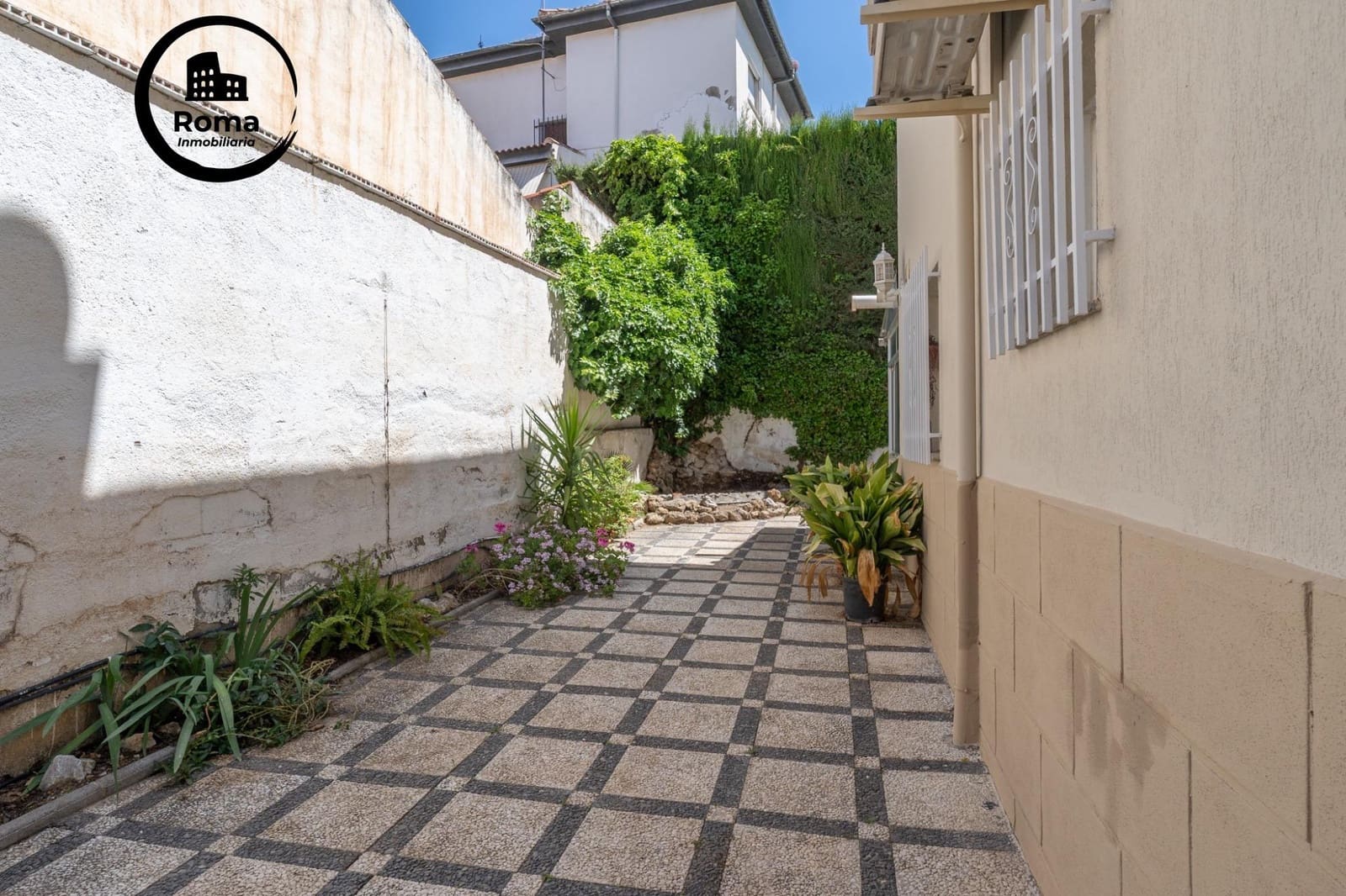 5 bedroom Villa for sale in Gojar with pool garage - € 349,000 (Ref: 9825397)