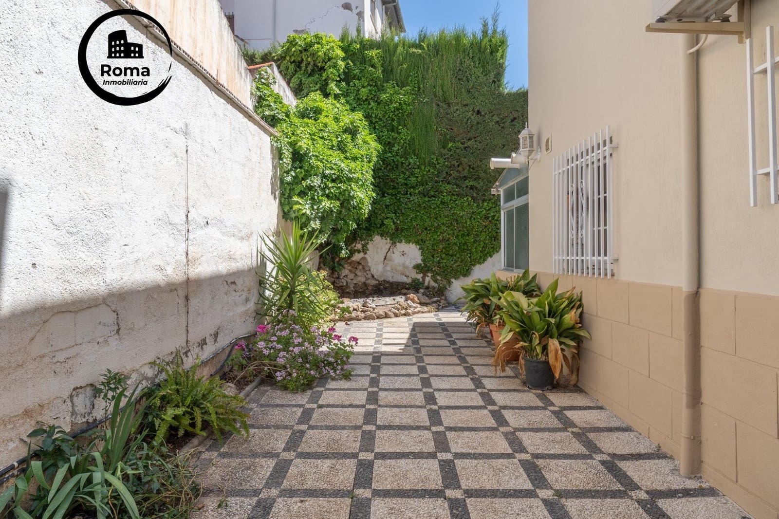 5 bedroom Villa for sale in Gojar with pool garage - € 349,000 (Ref: 9825397)