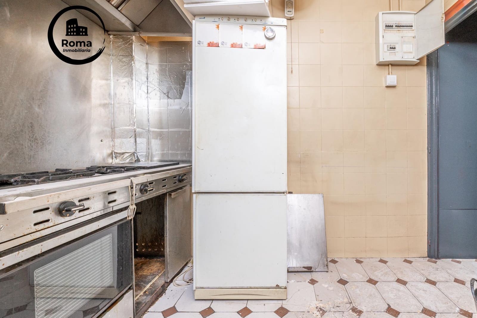 Local Comercial de 2 habitaciones en Granada ciudad en venta - 105.000 € (Ref: 9825398)