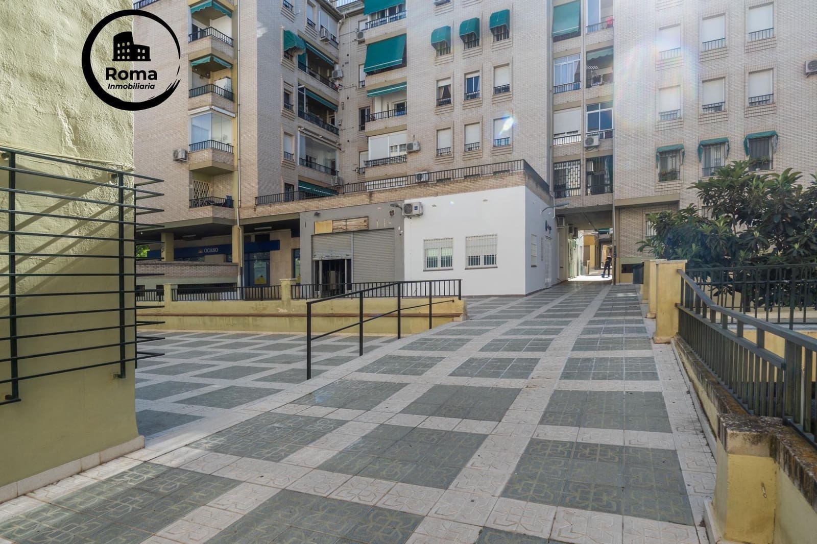 Local Comercial de 2 habitaciones en Granada ciudad en venta - 105.000 € (Ref: 9825398)