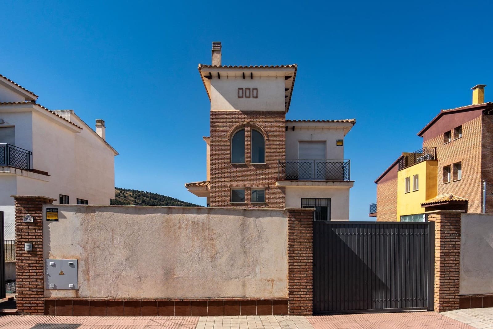 4 slaapkamer Villa te koop in Dilar met zwembad garage - € 280.000 (Ref: 9829323)