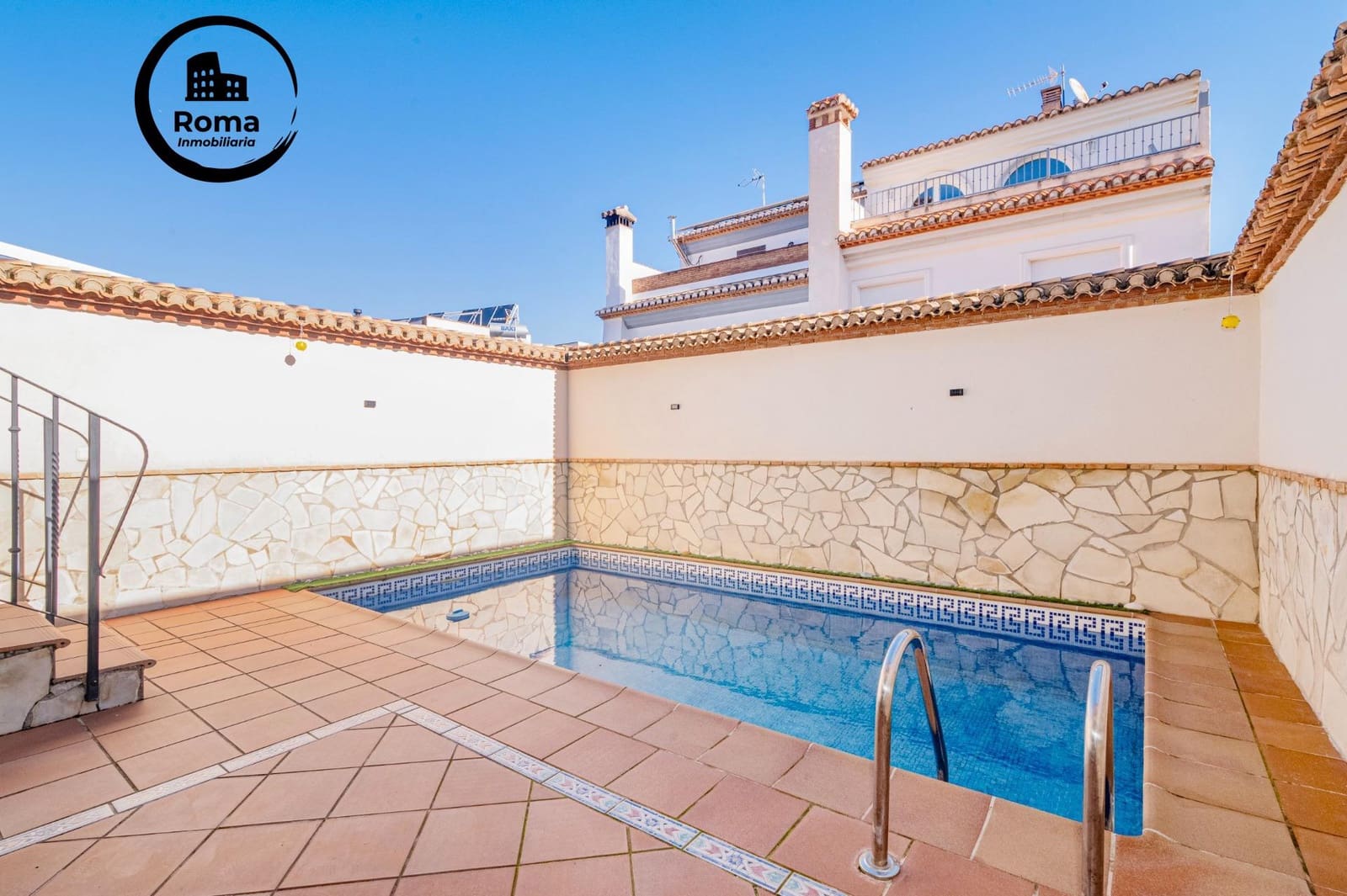 4 slaapkamer Rijtjeshuis te koop in La Zubia met zwembad garage - € 370.000 (Ref: 9829329)