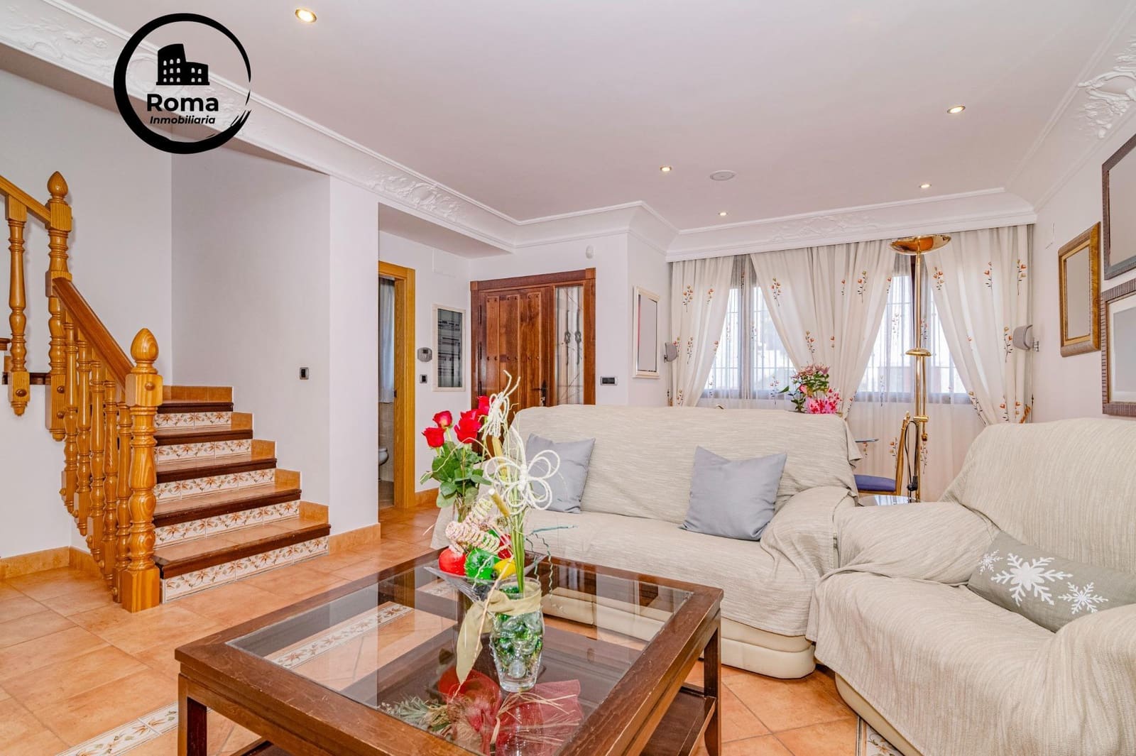 4 slaapkamer Rijtjeshuis te koop in La Zubia met zwembad garage - € 370.000 (Ref: 9829329)