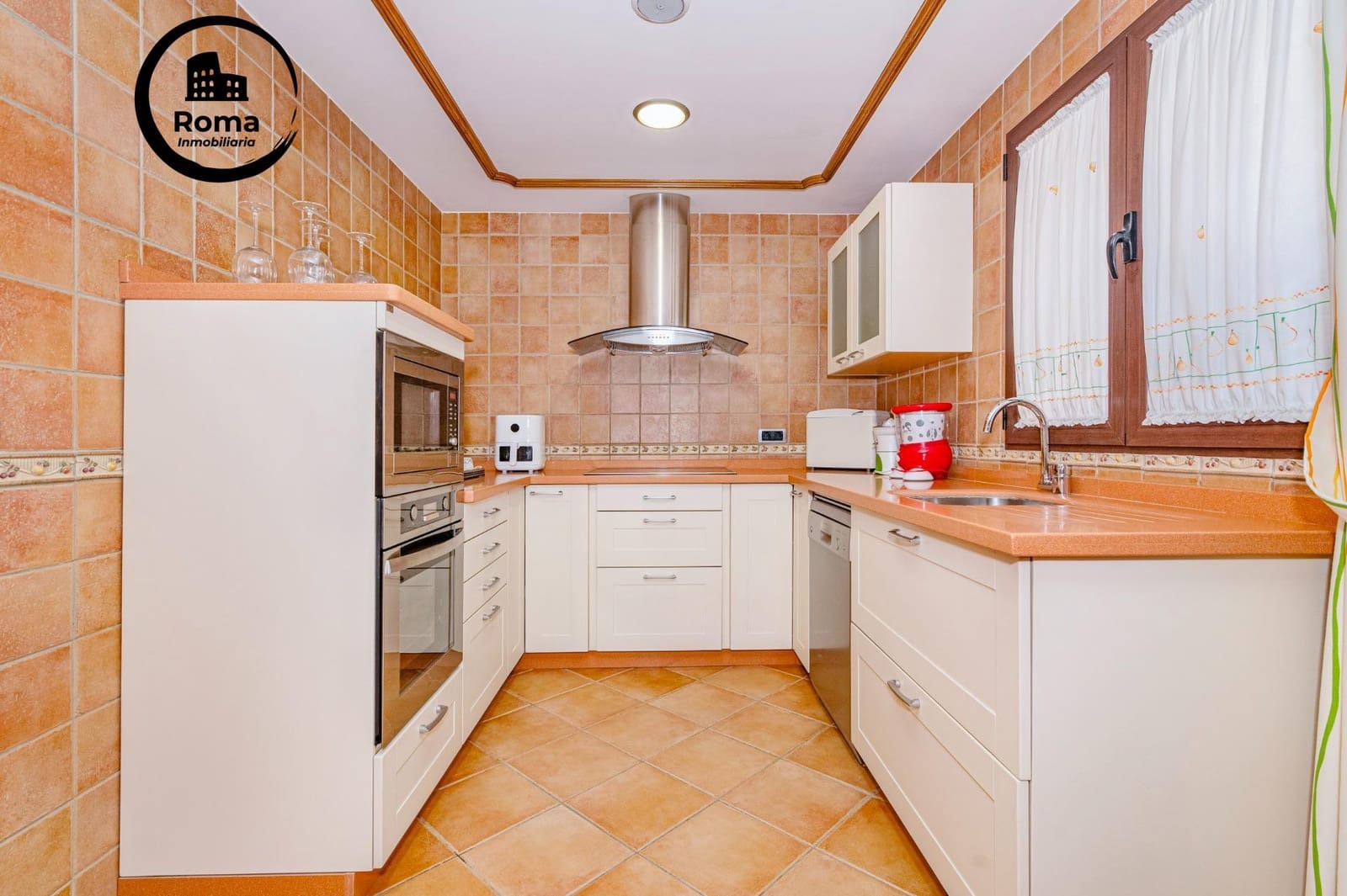 4 slaapkamer Rijtjeshuis te koop in La Zubia met zwembad garage - € 370.000 (Ref: 9829329)
