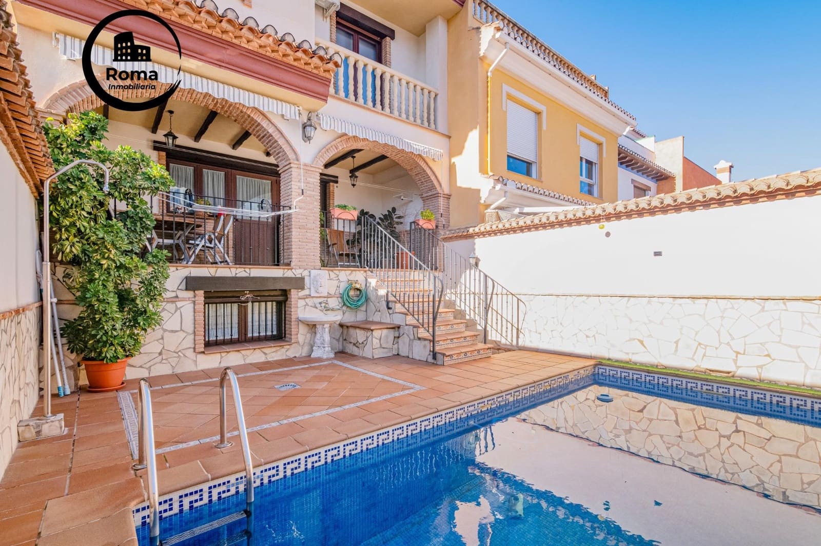 4 slaapkamer Rijtjeshuis te koop in La Zubia met zwembad garage - € 370.000 (Ref: 9829329)