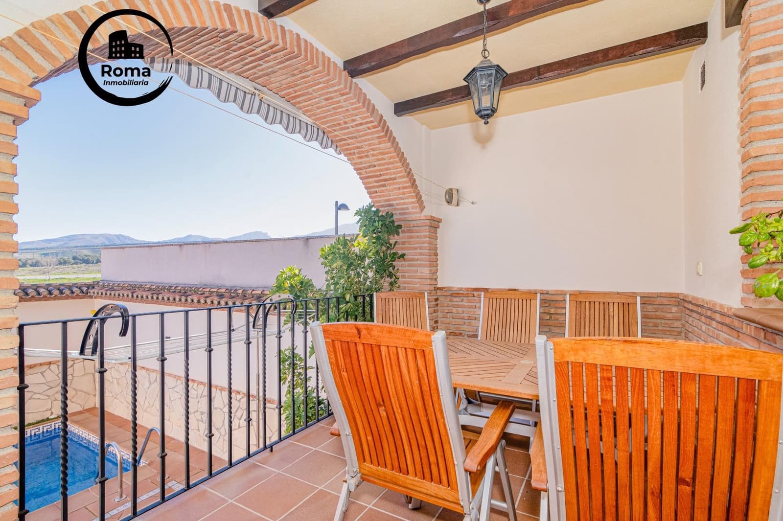 4 slaapkamer Rijtjeshuis te koop in La Zubia met zwembad garage - € 370.000 (Ref: 9829329)