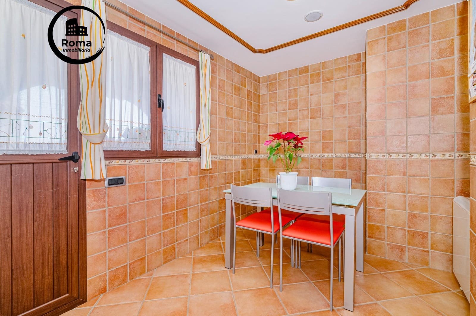 4 slaapkamer Rijtjeshuis te koop in La Zubia met zwembad garage - € 370.000 (Ref: 9829329)