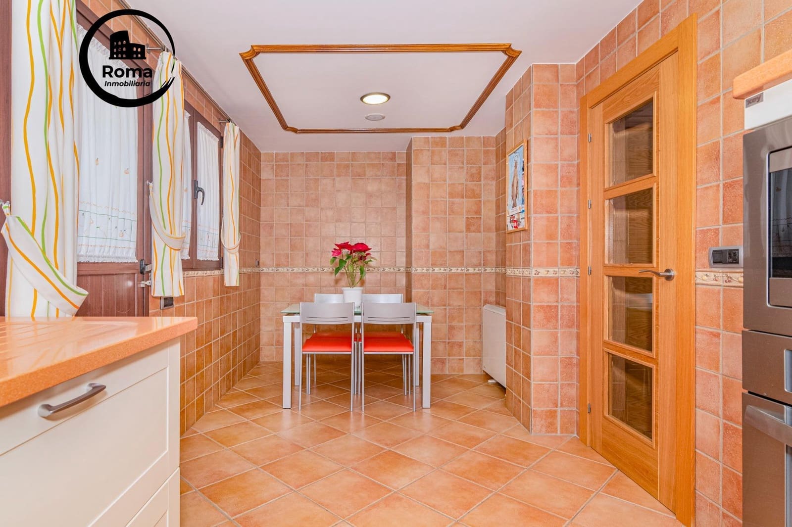 4 slaapkamer Rijtjeshuis te koop in La Zubia met zwembad garage - € 370.000 (Ref: 9829329)