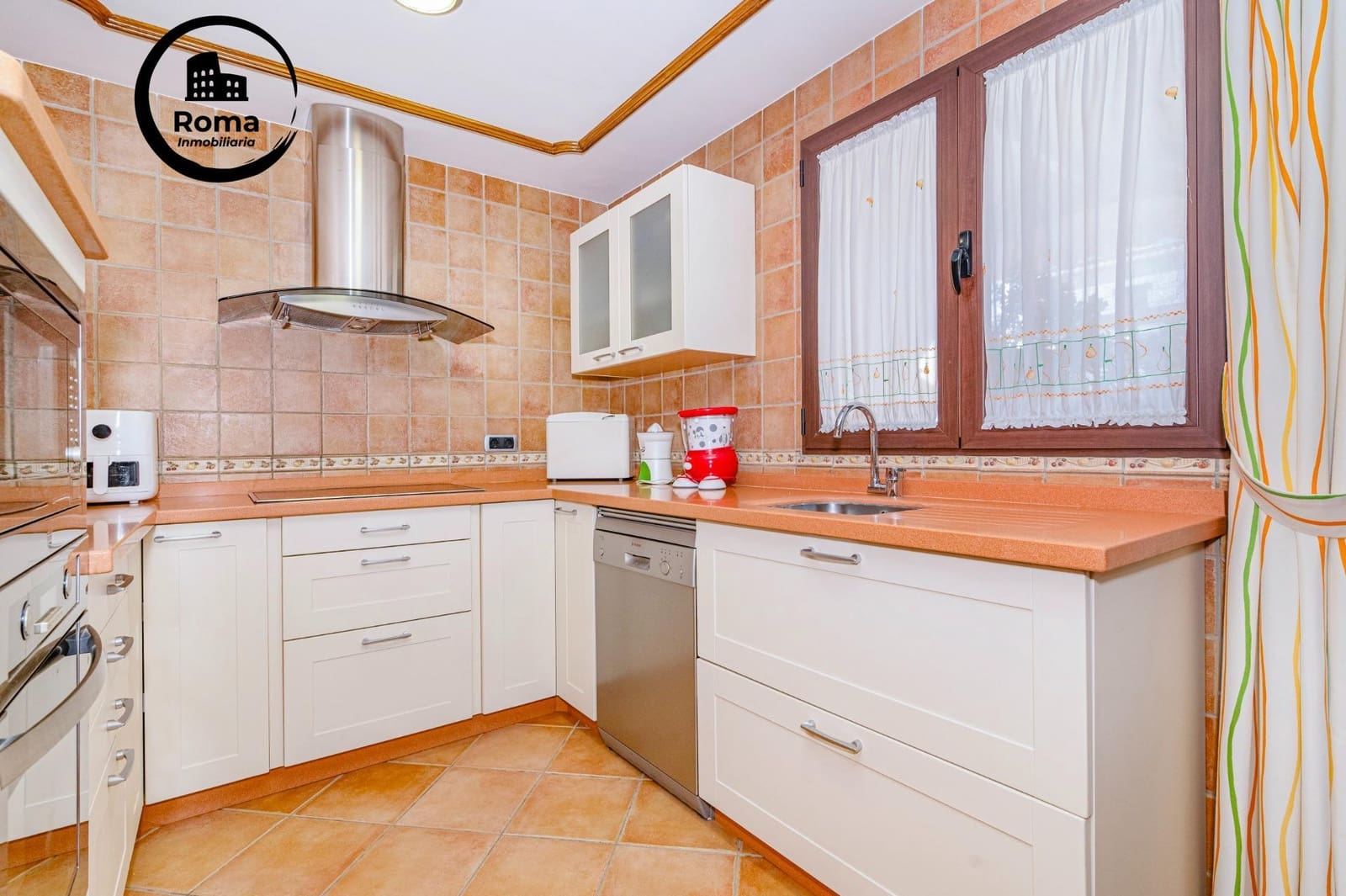 4 slaapkamer Rijtjeshuis te koop in La Zubia met zwembad garage - € 370.000 (Ref: 9829329)