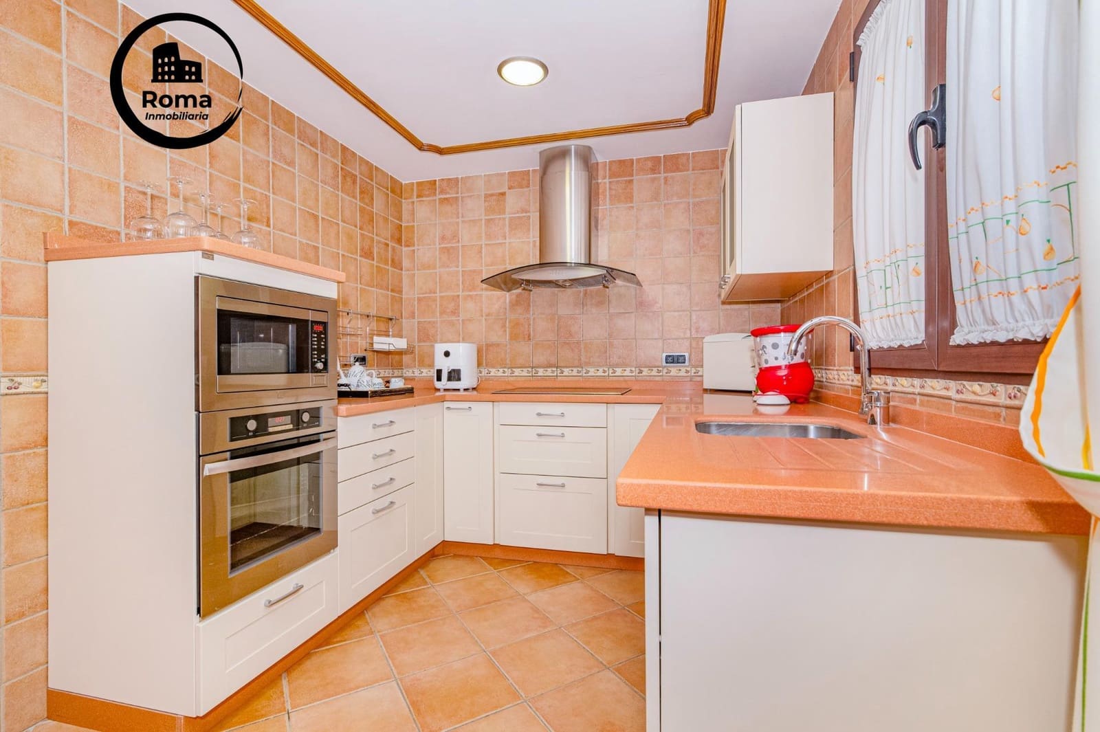 4 slaapkamer Rijtjeshuis te koop in La Zubia met zwembad garage - € 370.000 (Ref: 9829329)