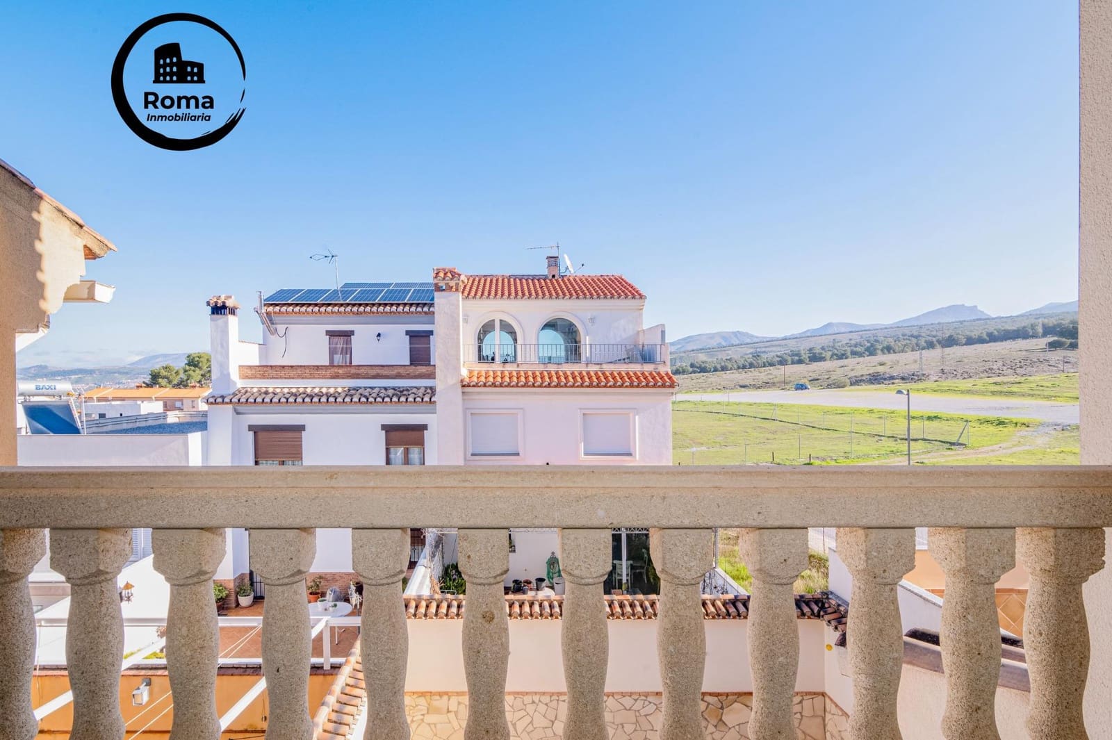 4 slaapkamer Rijtjeshuis te koop in La Zubia met zwembad garage - € 370.000 (Ref: 9829329)