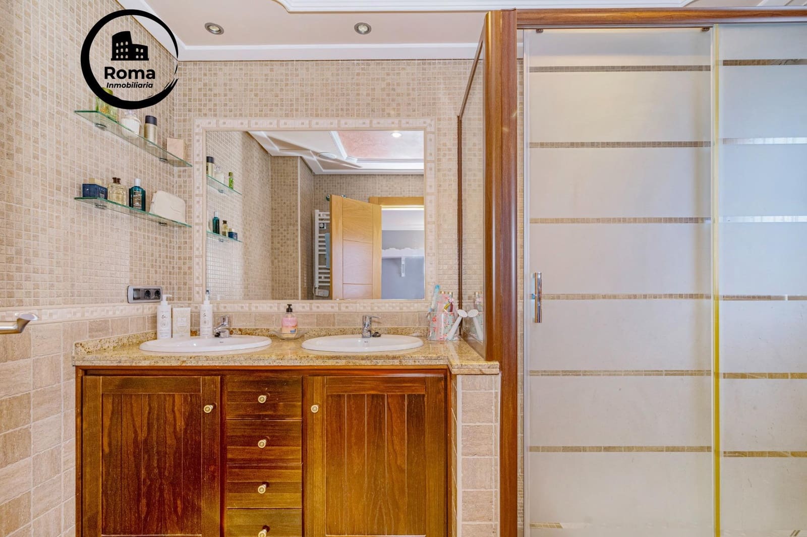 4 slaapkamer Rijtjeshuis te koop in La Zubia met zwembad garage - € 370.000 (Ref: 9829329)