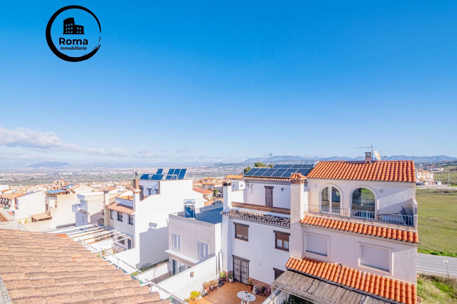 4 slaapkamer Rijtjeshuis te koop in La Zubia met zwembad garage - € 370.000 (Ref: 9829329)