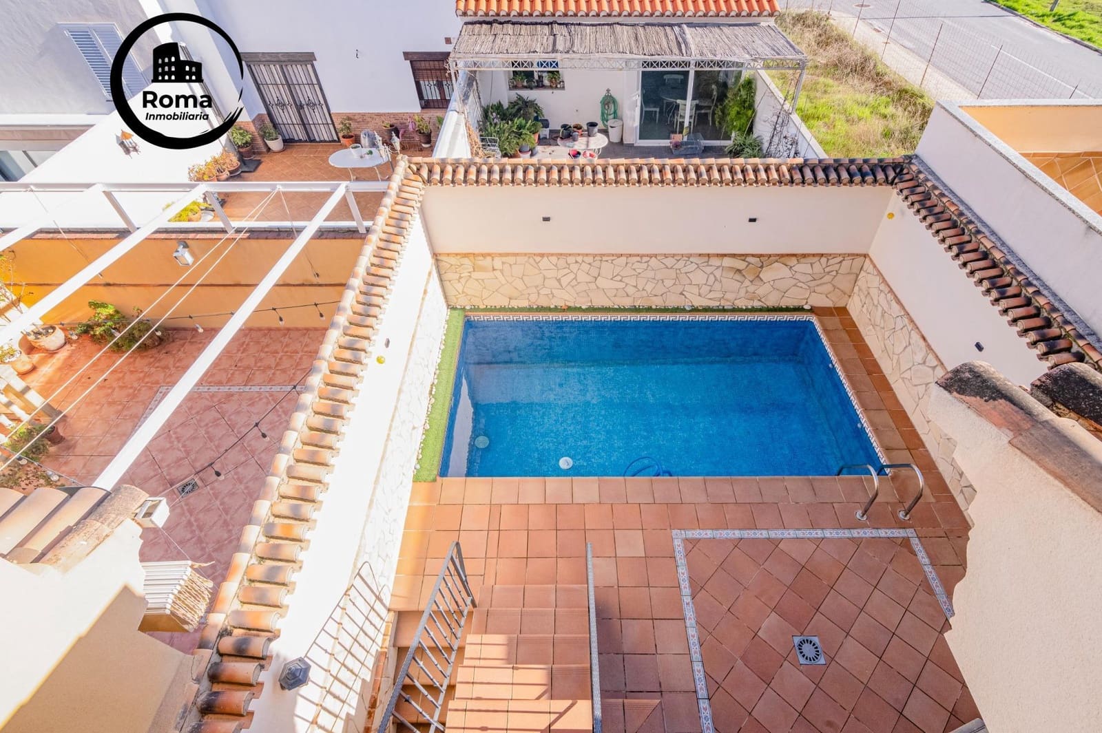 4 slaapkamer Rijtjeshuis te koop in La Zubia met zwembad garage - € 370.000 (Ref: 9829329)